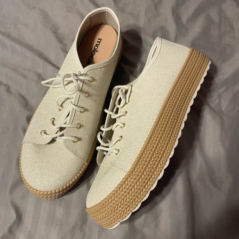 Used Moleca Cream Glittery Sneakers Women’s Size 11